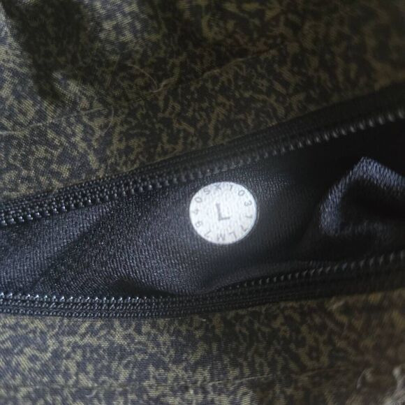 Lululemon Men's Surge Shorts Size Large Linerless 7" Inseam Green Black - Picture 6 of 8